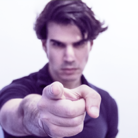 خودشیفتگی چیست؟ شخصیت خودشیفته چگونه برخورد می‌کند؟