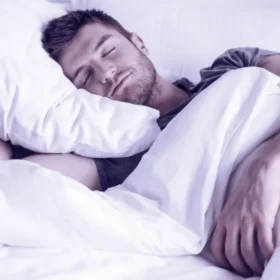 خواب راحت را چگونه تجربه کنیم؟ ۱۰ نکته کاربردی برای داشتن خوابی راحت