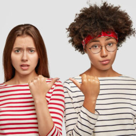 فرافکنی چیست و چرا همه ما آن را انجام می‌دهیم؟